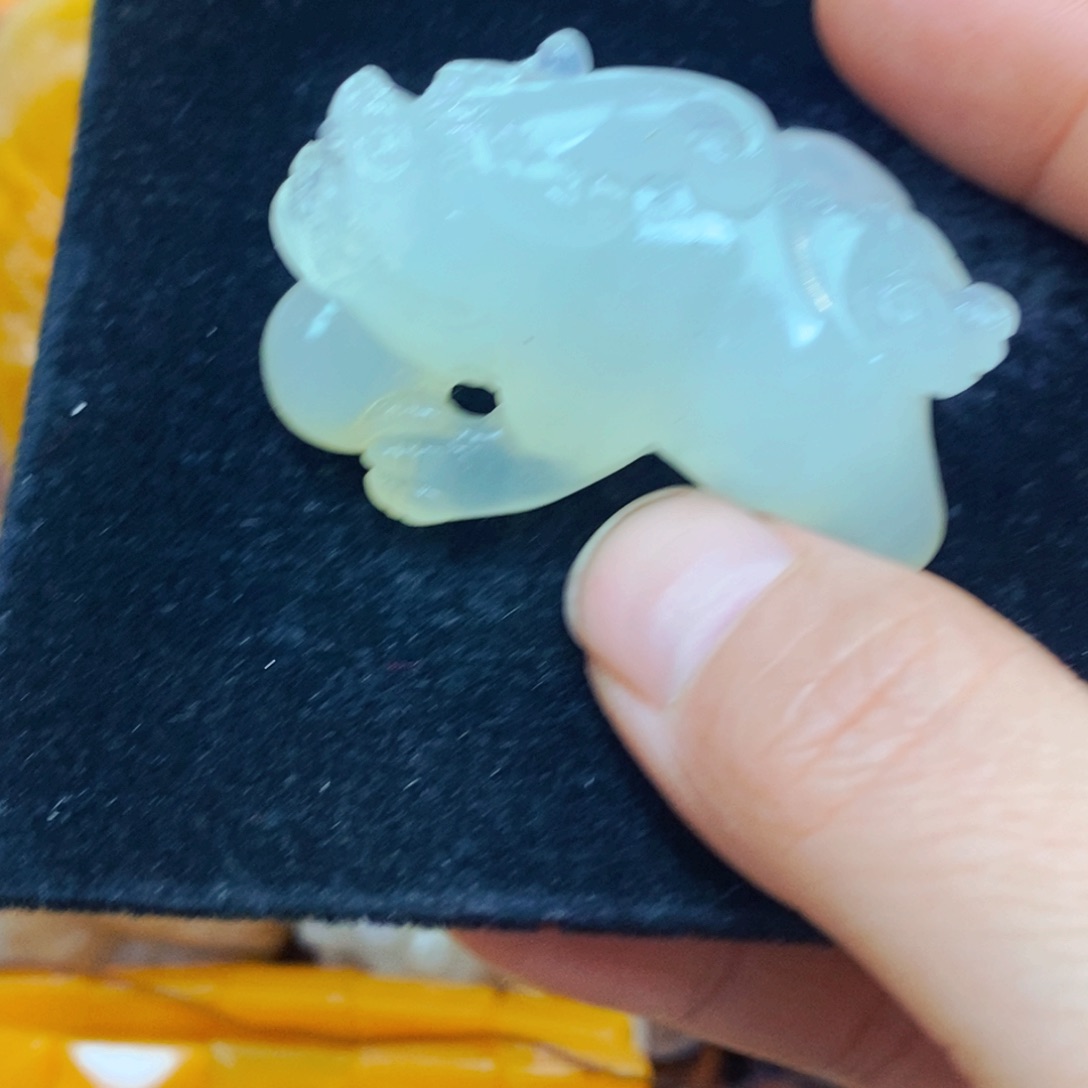 未镶嵌石英质玉（黄龙玉）吊坠(不含链)