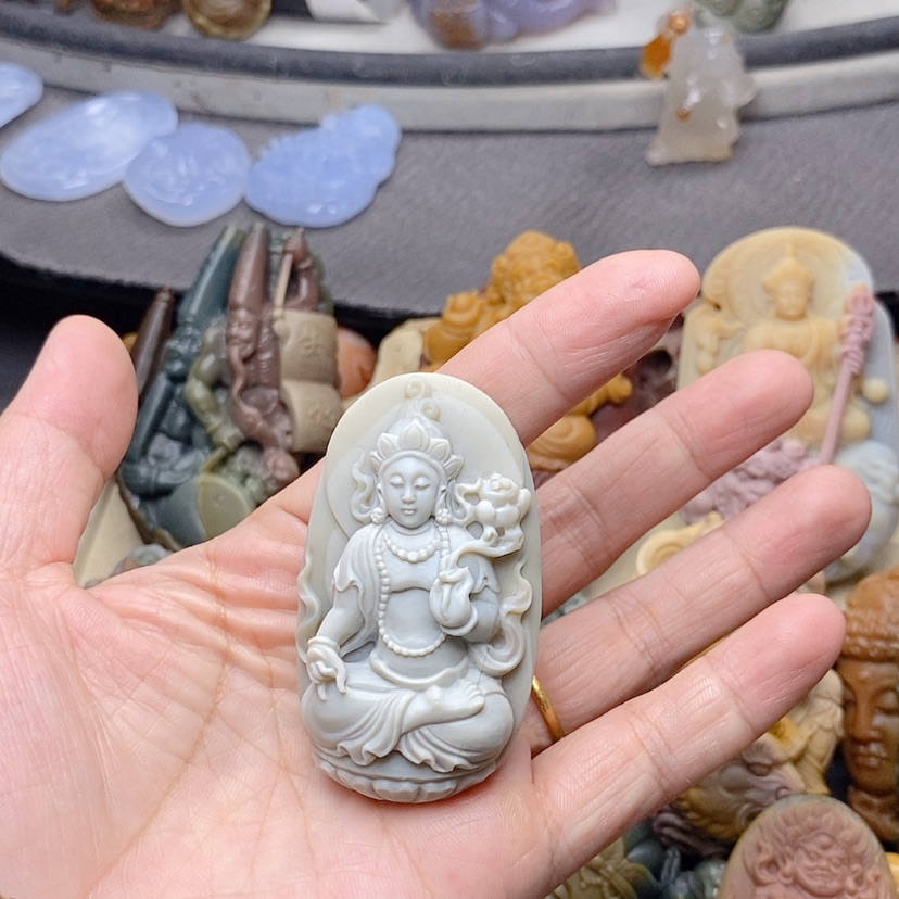 【闪购商品】定制石英质玉吊坠未镶嵌