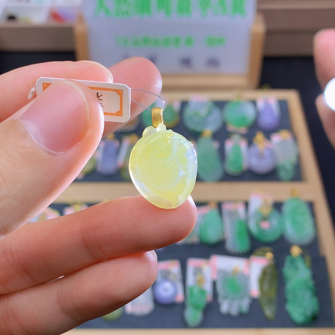 翡翠18K金镶嵌颈饰翡翠