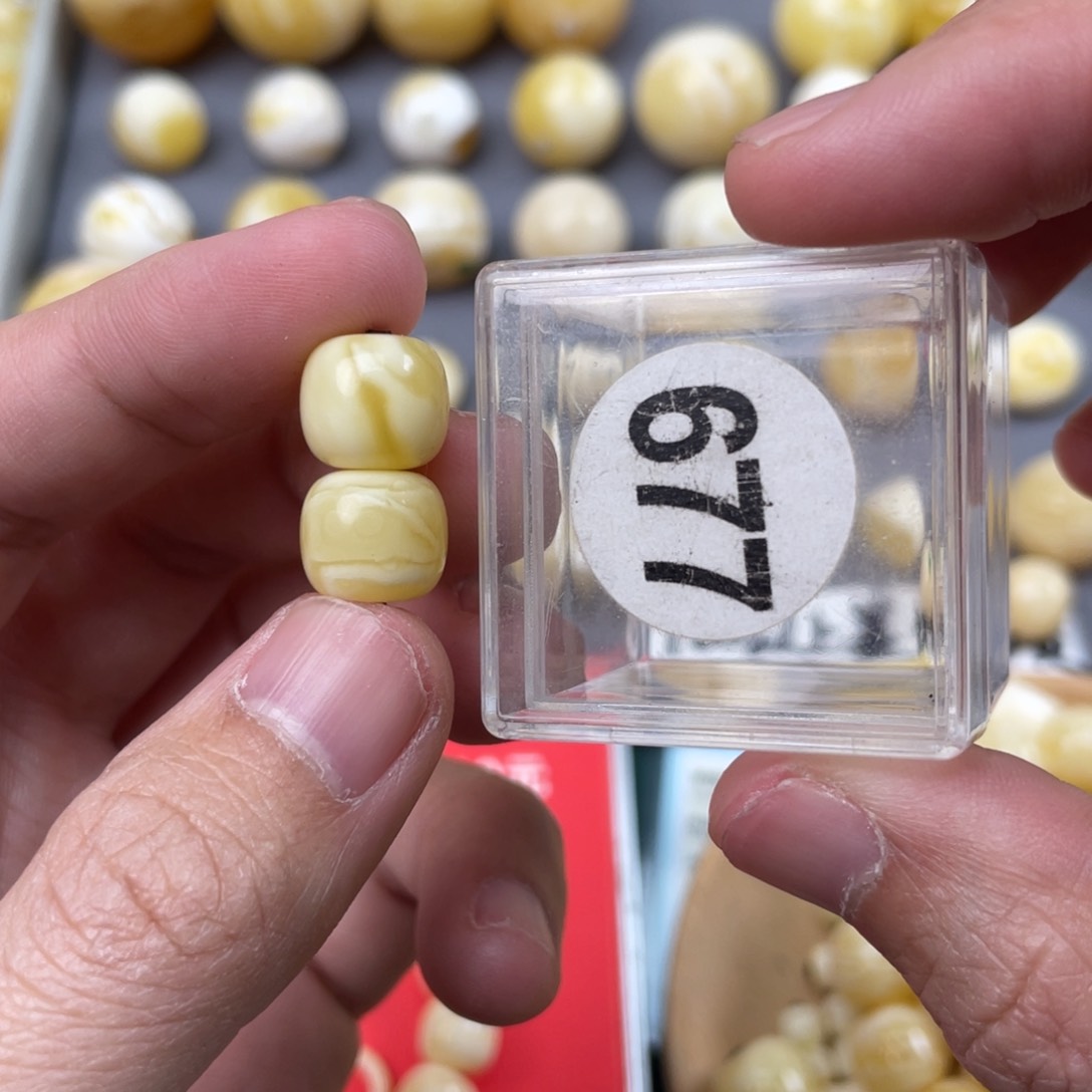 蜜蜡珠宝奇石未镶嵌