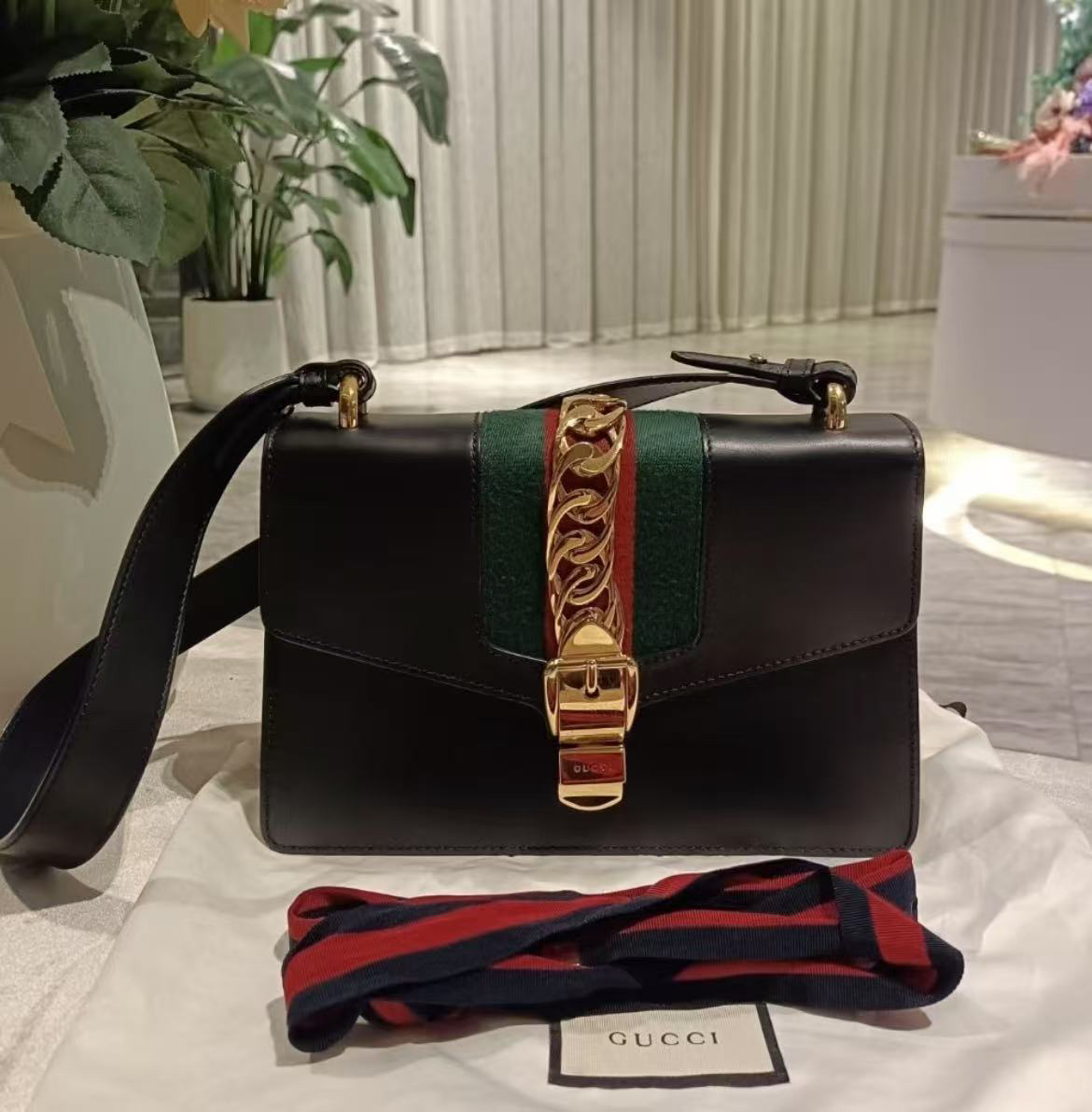 95新 GUCCI/古驰 古驰 黑色塞尔维亚中号c1235