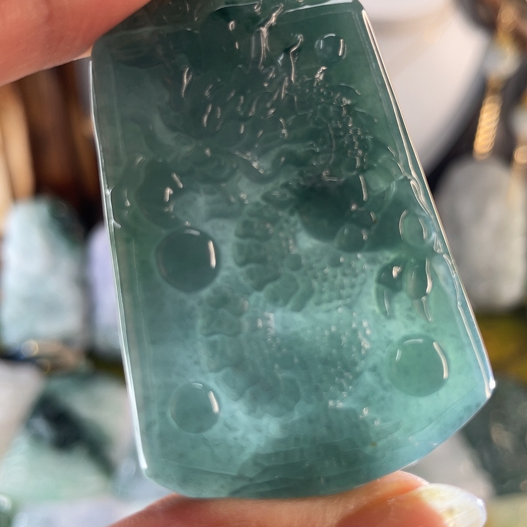 翡翠颈饰未镶嵌龙牌