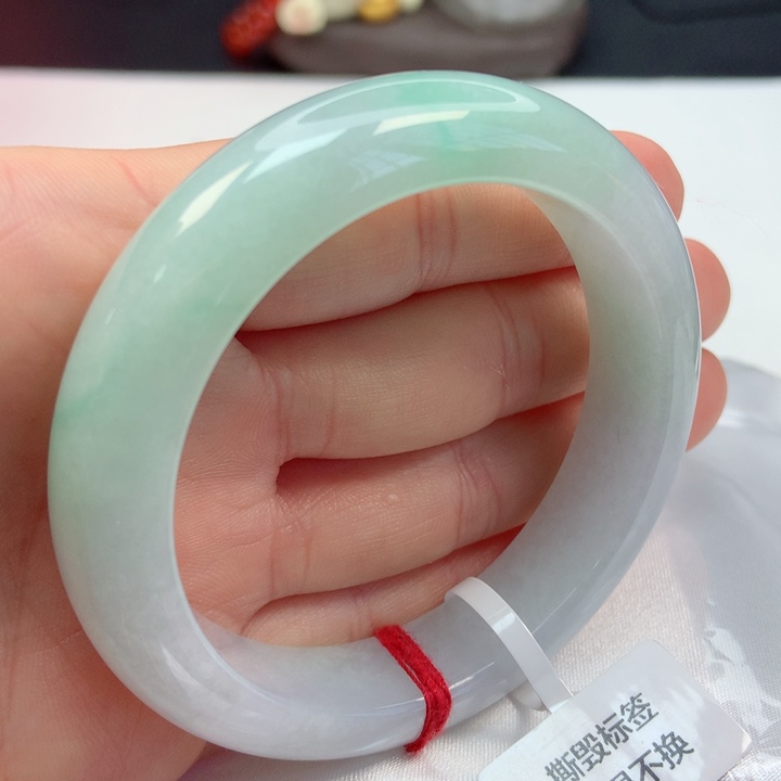 翡翠手镯未镶嵌54圈