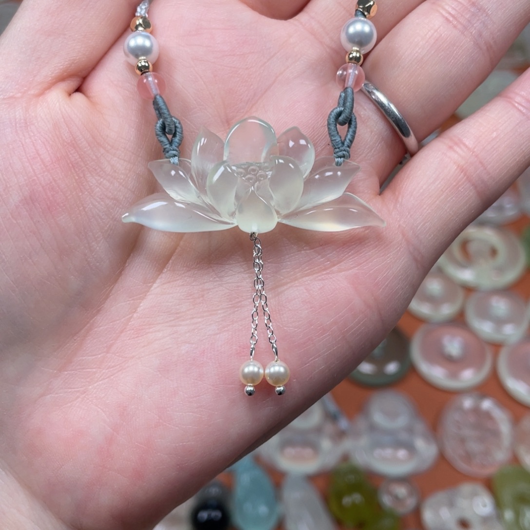 蛇纹石玉未镶嵌颈饰