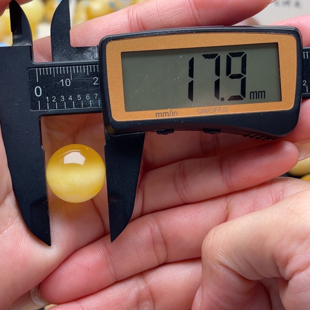 琥珀未镶嵌裸石蜜蜡圆珠笑