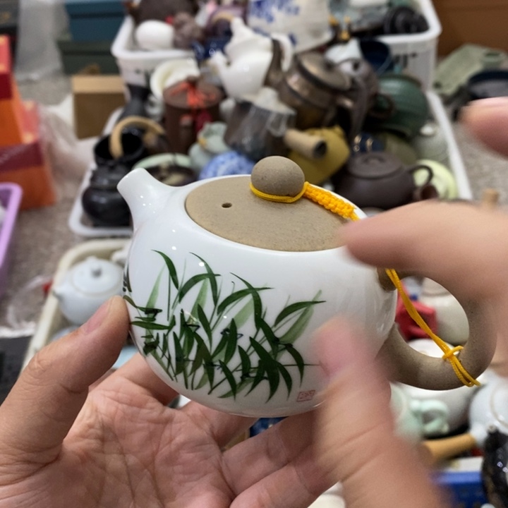 陶瓷艺术品及陶瓷壶