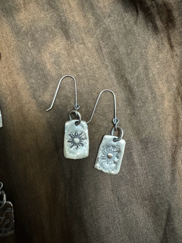 足银耳饰 手工锻打9999银简约复古做旧太阳小耳饰