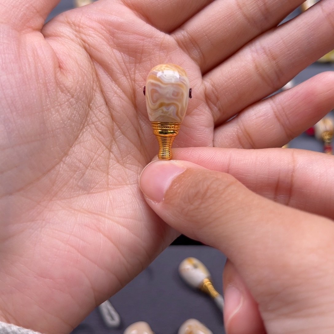 琥珀未镶嵌裸石11.9mm