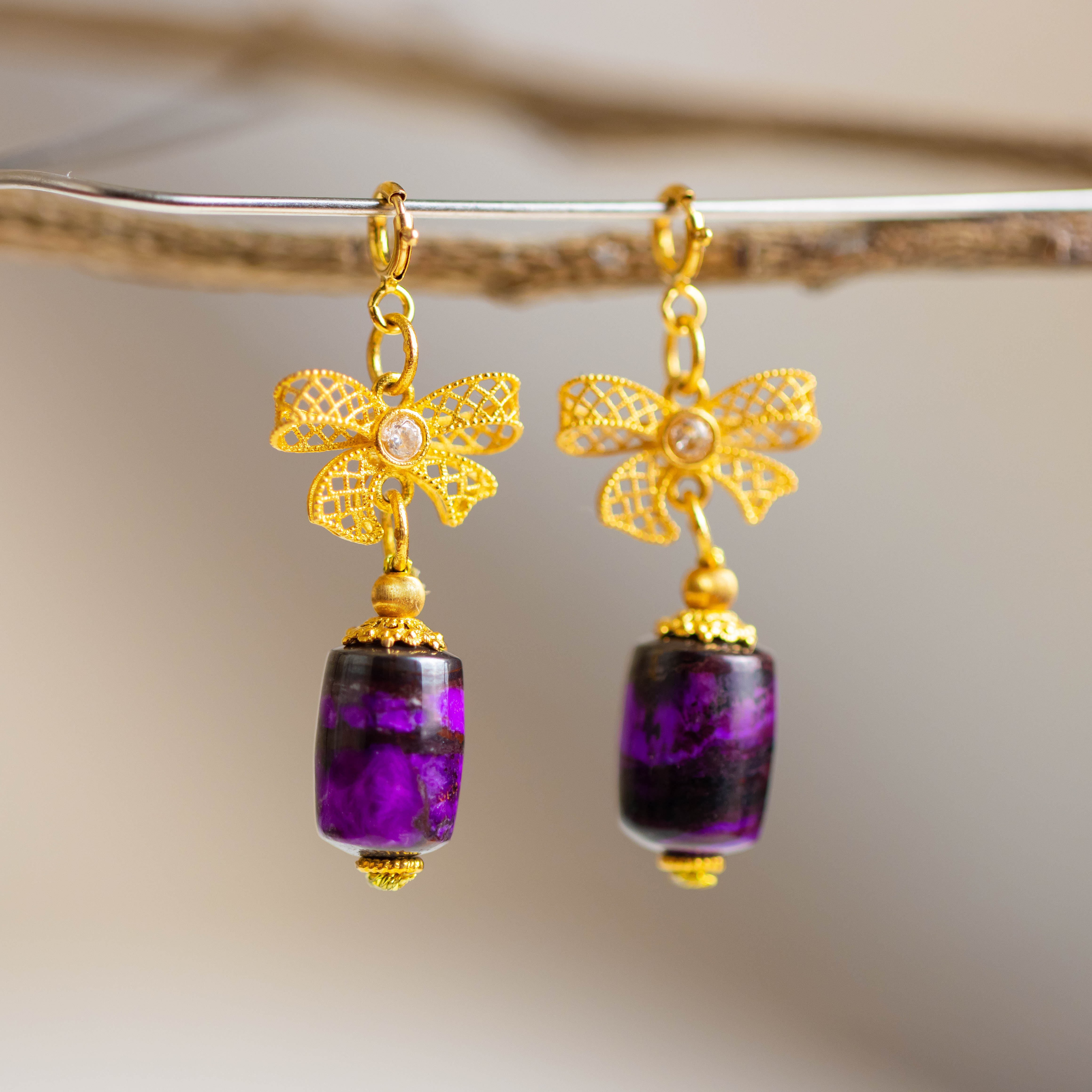 18K金镶嵌舒俱来柱形蝴蝶结吊坠不含链（多样性发货 发其一）