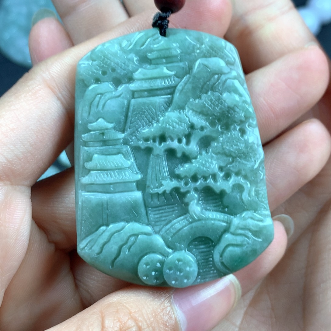 翡翠未镶嵌颈饰........