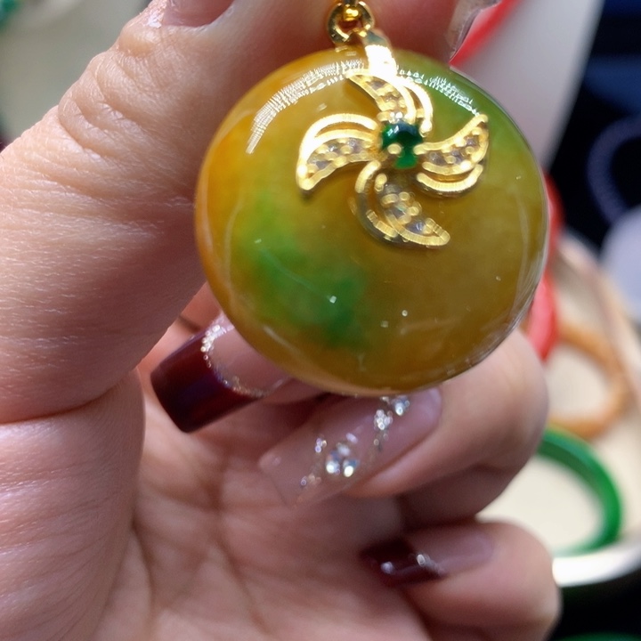 翡翠颈饰未镶嵌吊坠