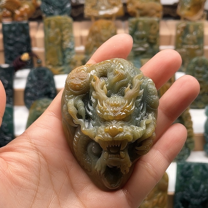 翡翠颈饰未镶嵌天然翡翠A货龙