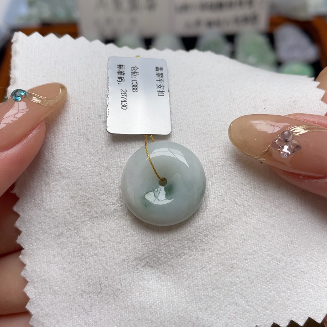 翡翠未镶嵌颈饰平安扣