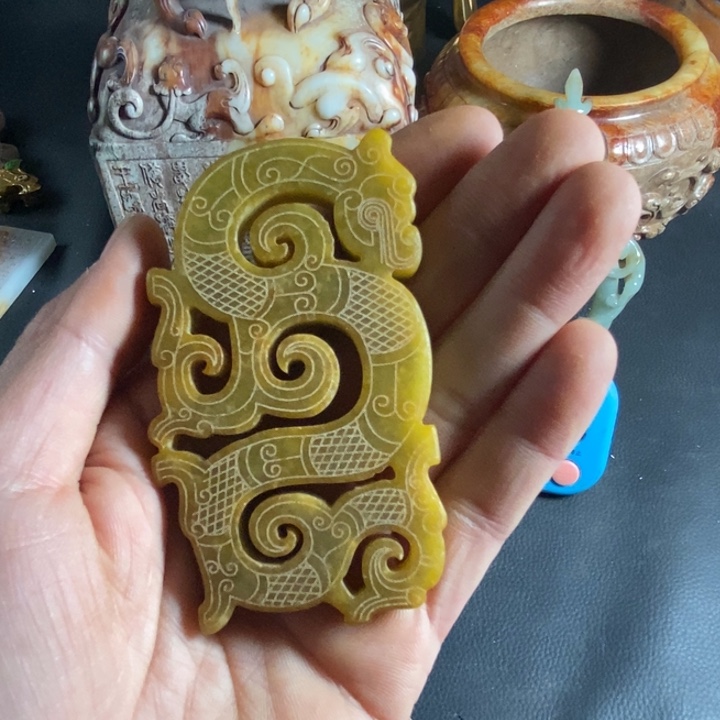 在***下和田玉未镶嵌摆件