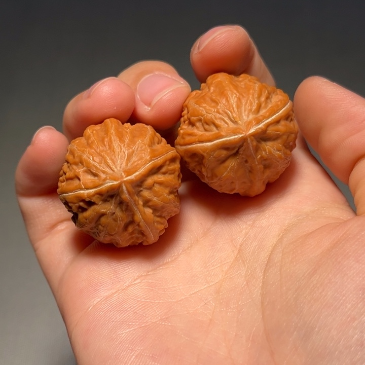 文玩核桃把件三棱1877