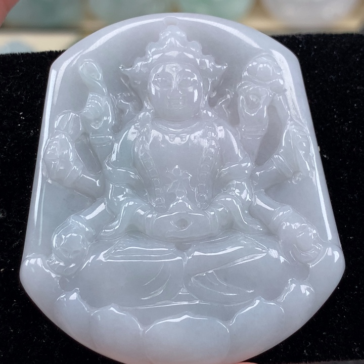 颈饰未镶嵌翡翠千手观音