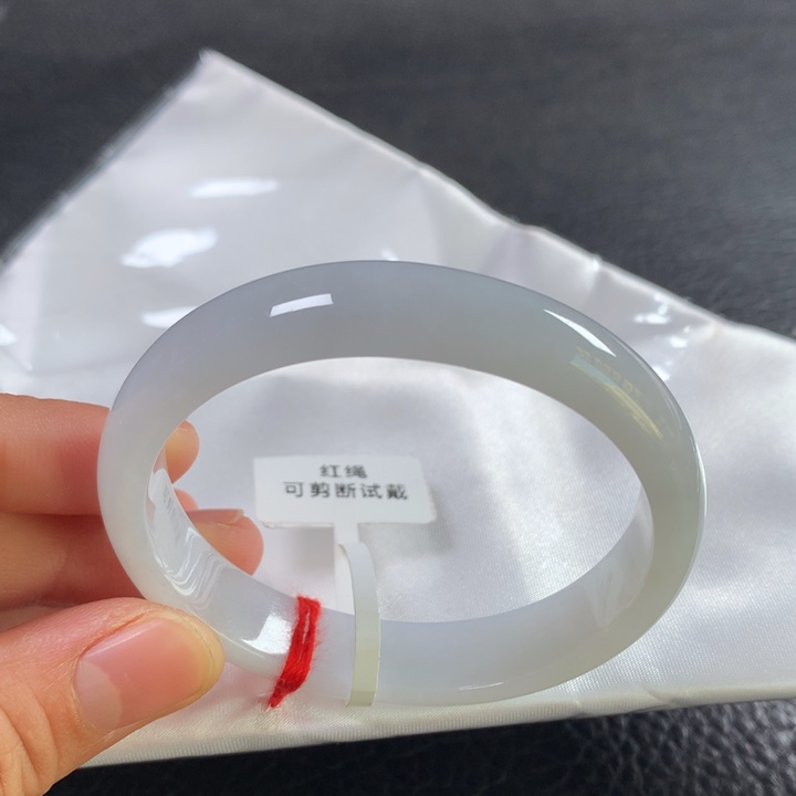 翡翠未镶嵌手镯（贵妃镯）55圈