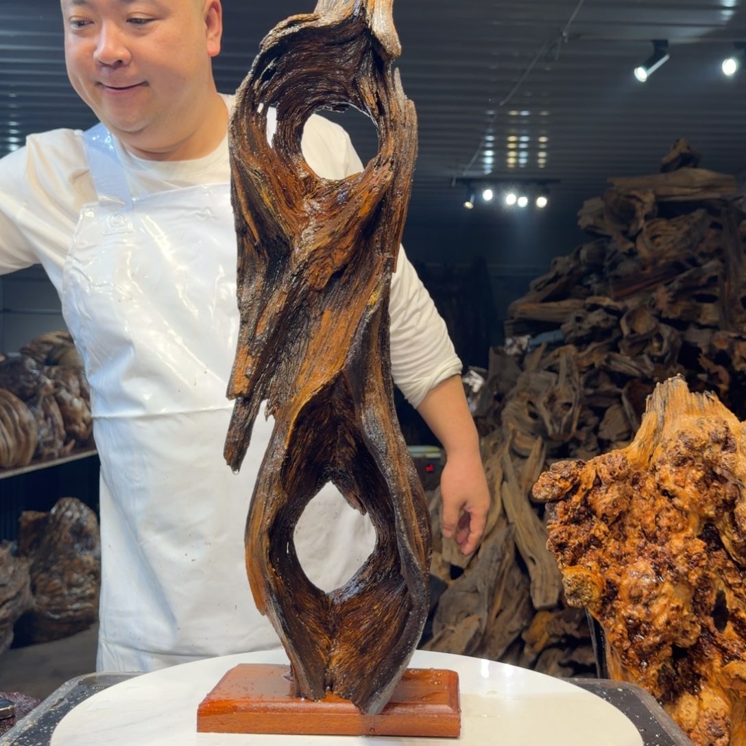 ****耶木王一刀琥珀木摆件74