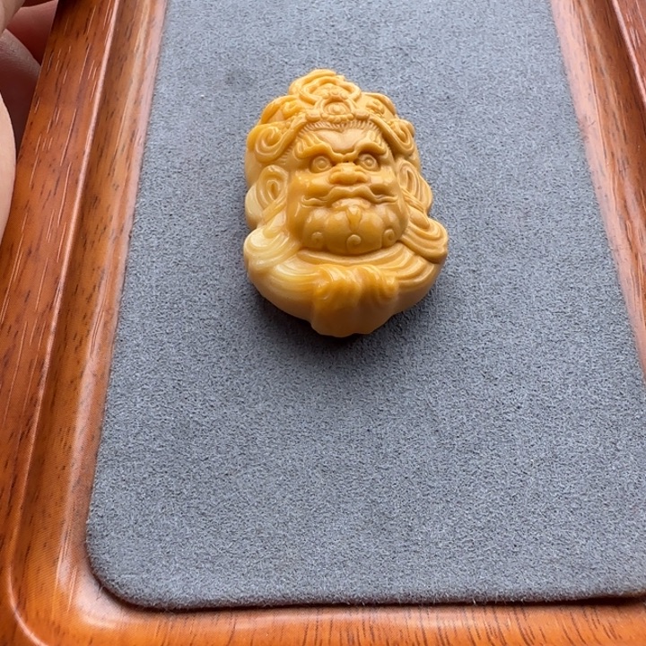 石英质玉（缅黄）未镶嵌颈饰