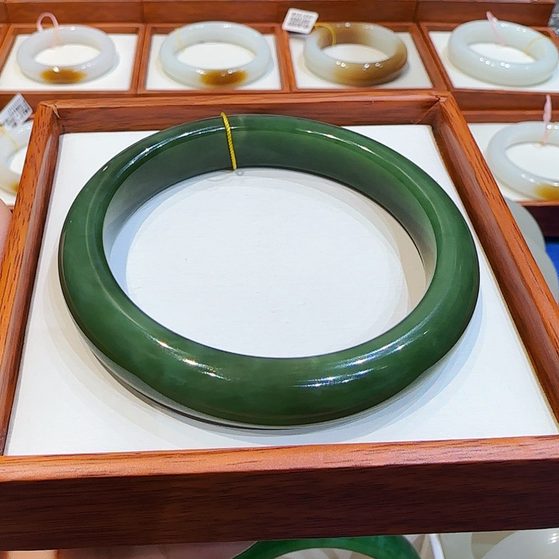 和田玉手镯未镶嵌老坑俄碧60