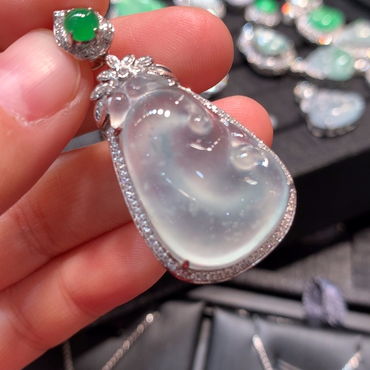 【闪购商品】颈饰18K金镶嵌翡翠翡翠