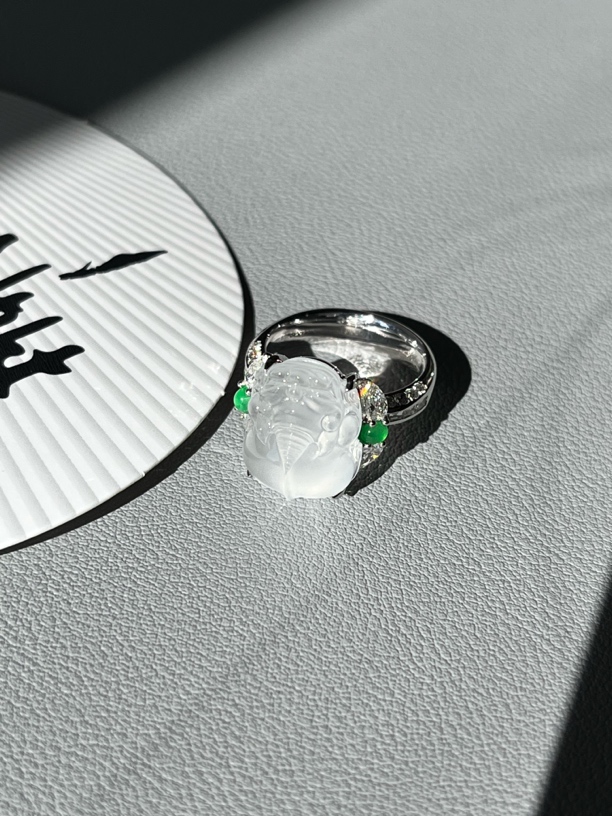 缅甸翡翠纯白高冰玻璃底貔貅戒指