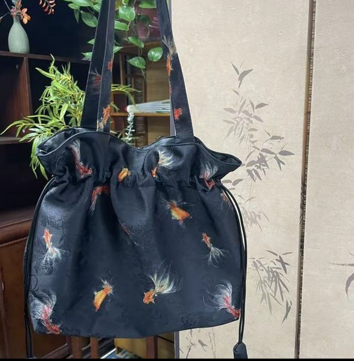 【年年有鱼挎包】香云花萝包女大包抽绳设计手工花苞39*32单肩包