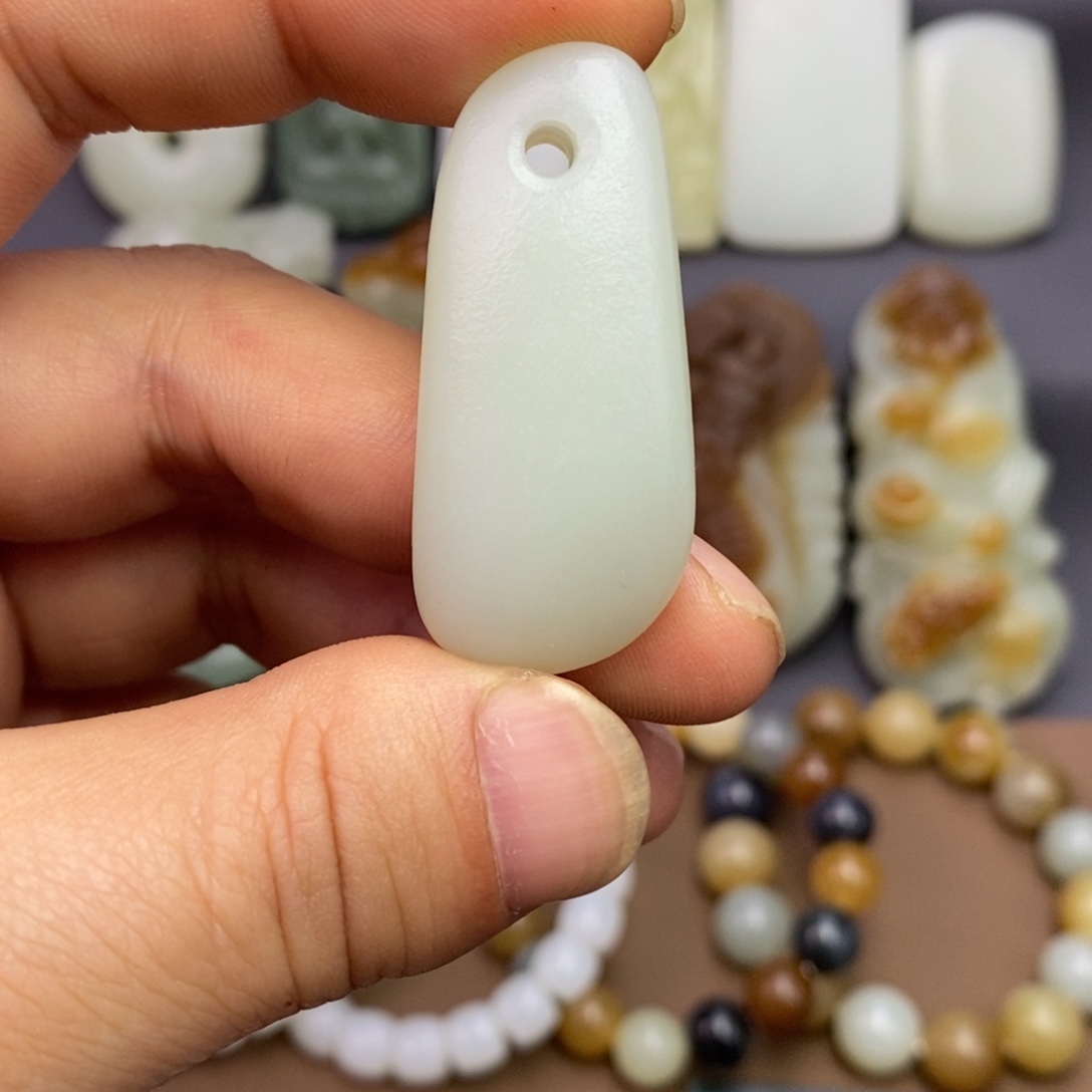 和田玉未镶嵌颈饰