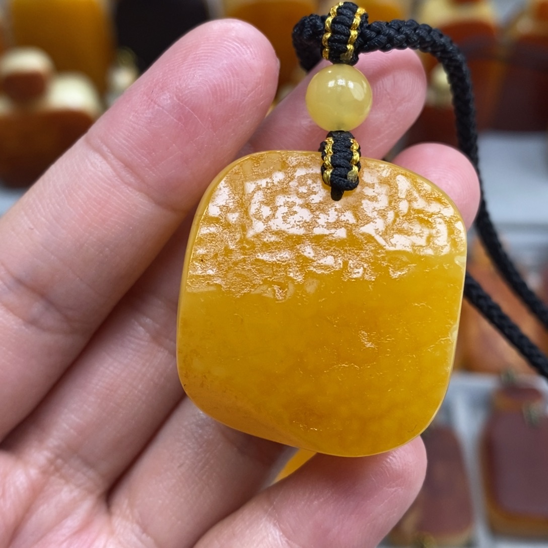 蜜蜡未镶嵌珠宝奇石