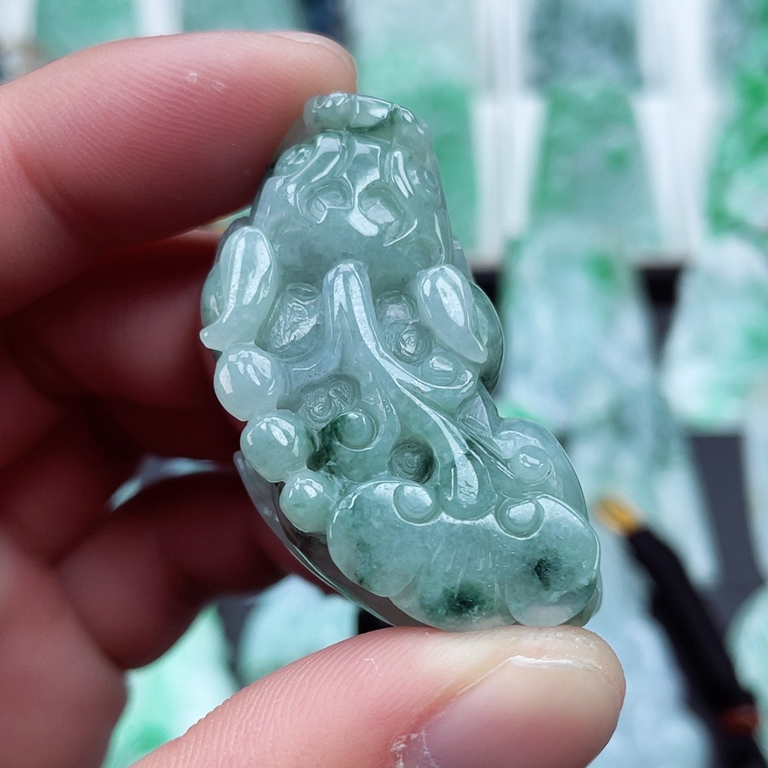 翡翠颈饰未镶嵌翡翠吊坠