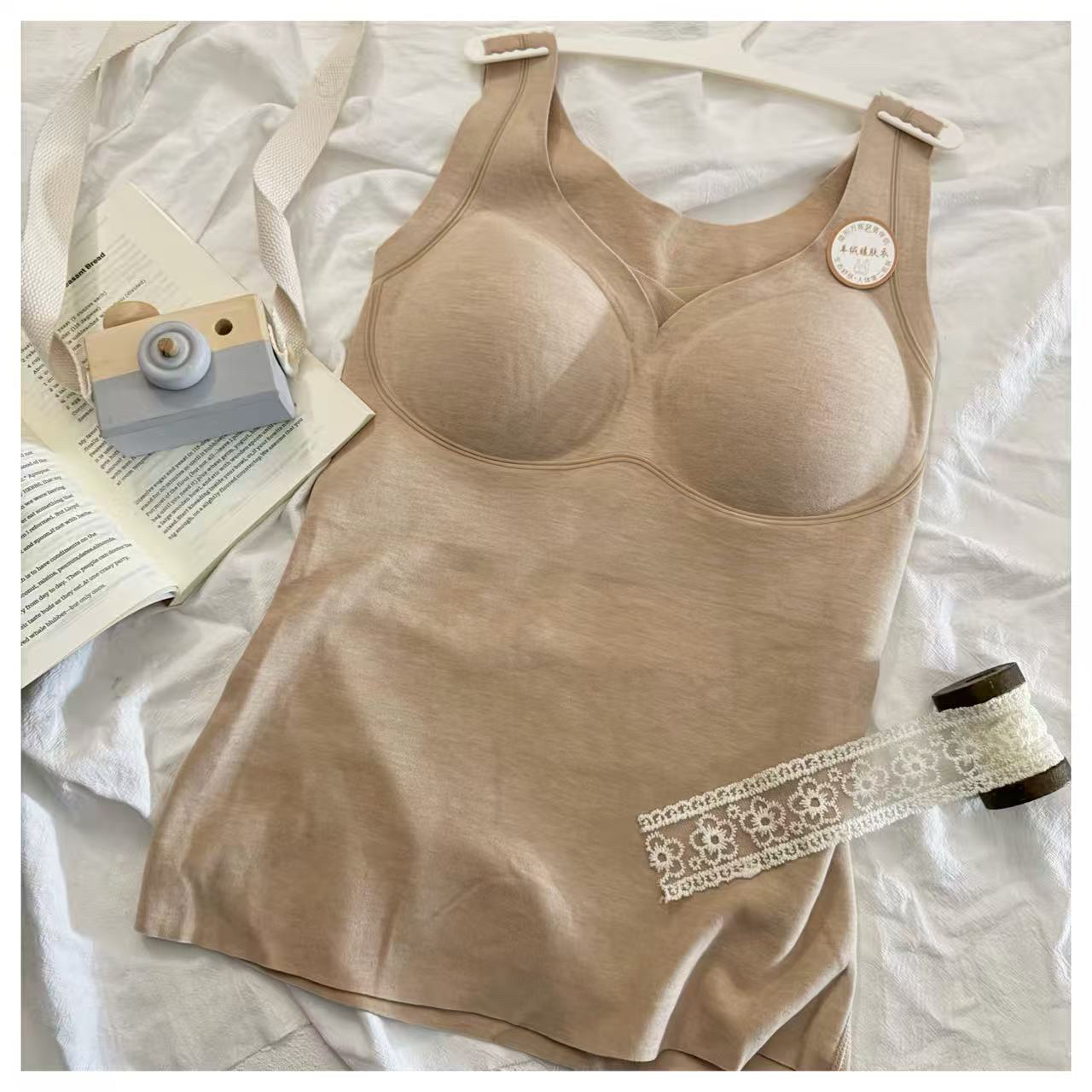 女士冬季暖肤一体垫立体压边蕾丝背心