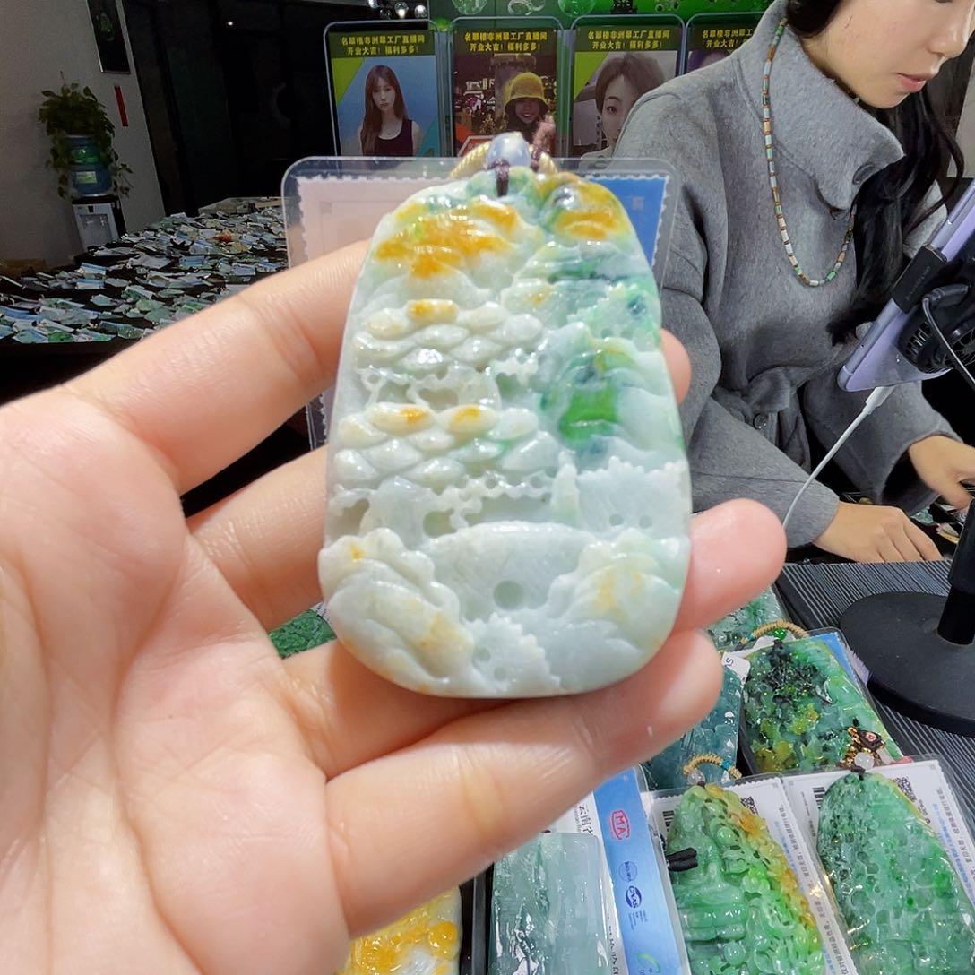 颈饰未镶嵌翡翠一