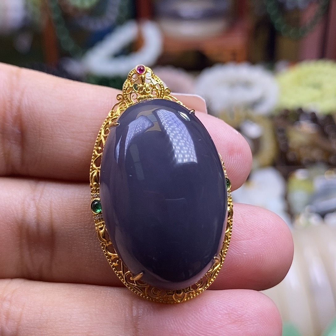 和田玉未镶嵌颈饰收藏级烟紫老料冰底葡萄紫金镶鸽子蛋