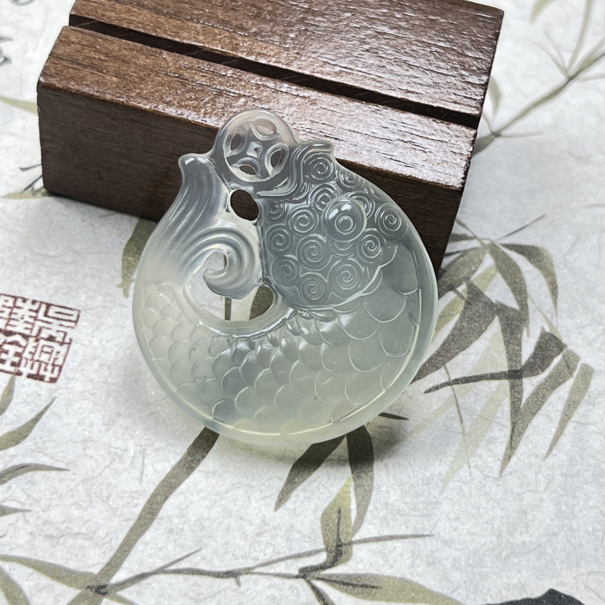 天然岫玉白冰高透精雕金钱鲤鱼吊坠年年有余钱精美百搭送人礼物