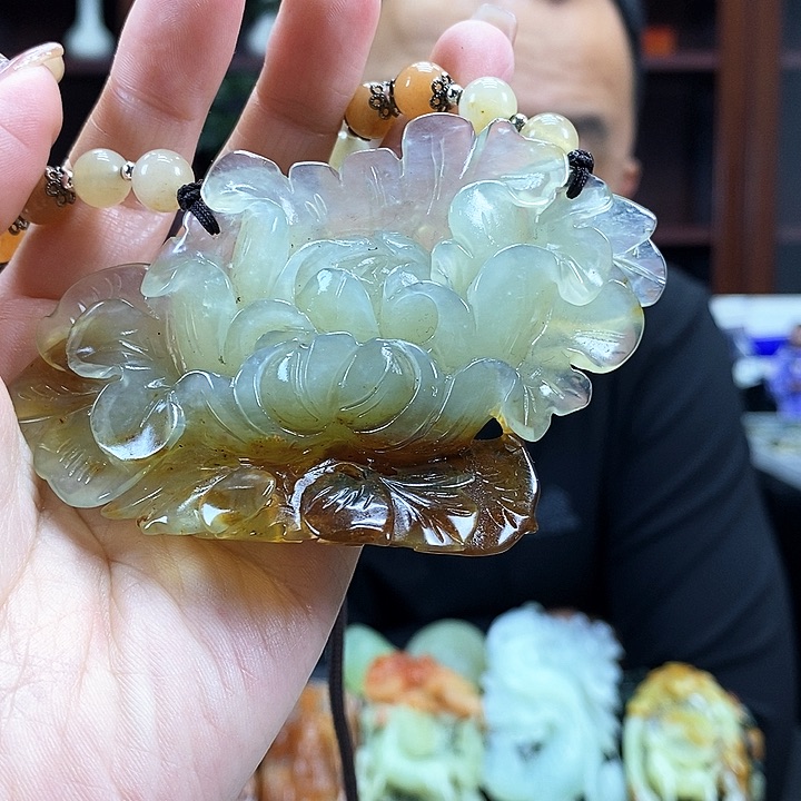 蛇纹石玉吊坠未镶嵌