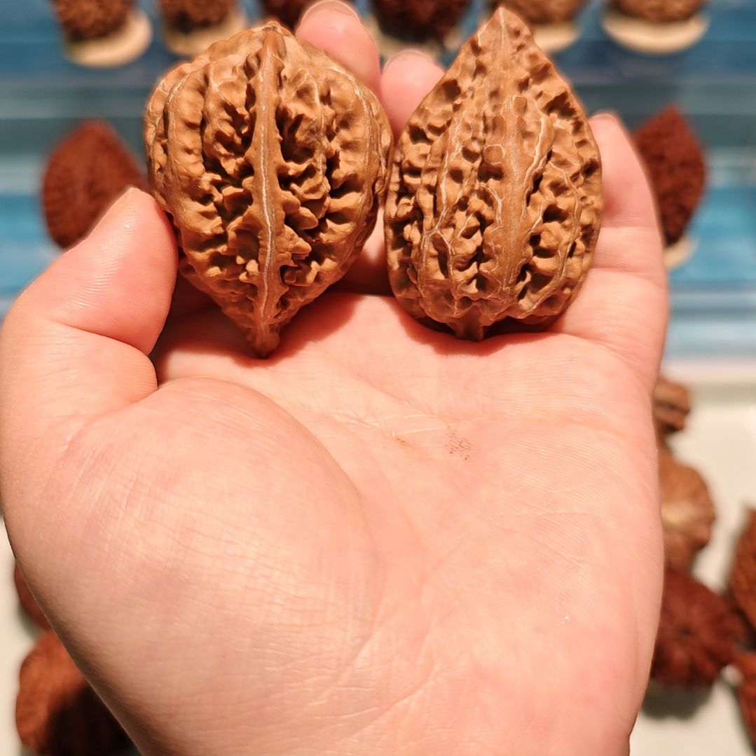 文玩核桃吊坠火焰山塔尖油蜡皮质