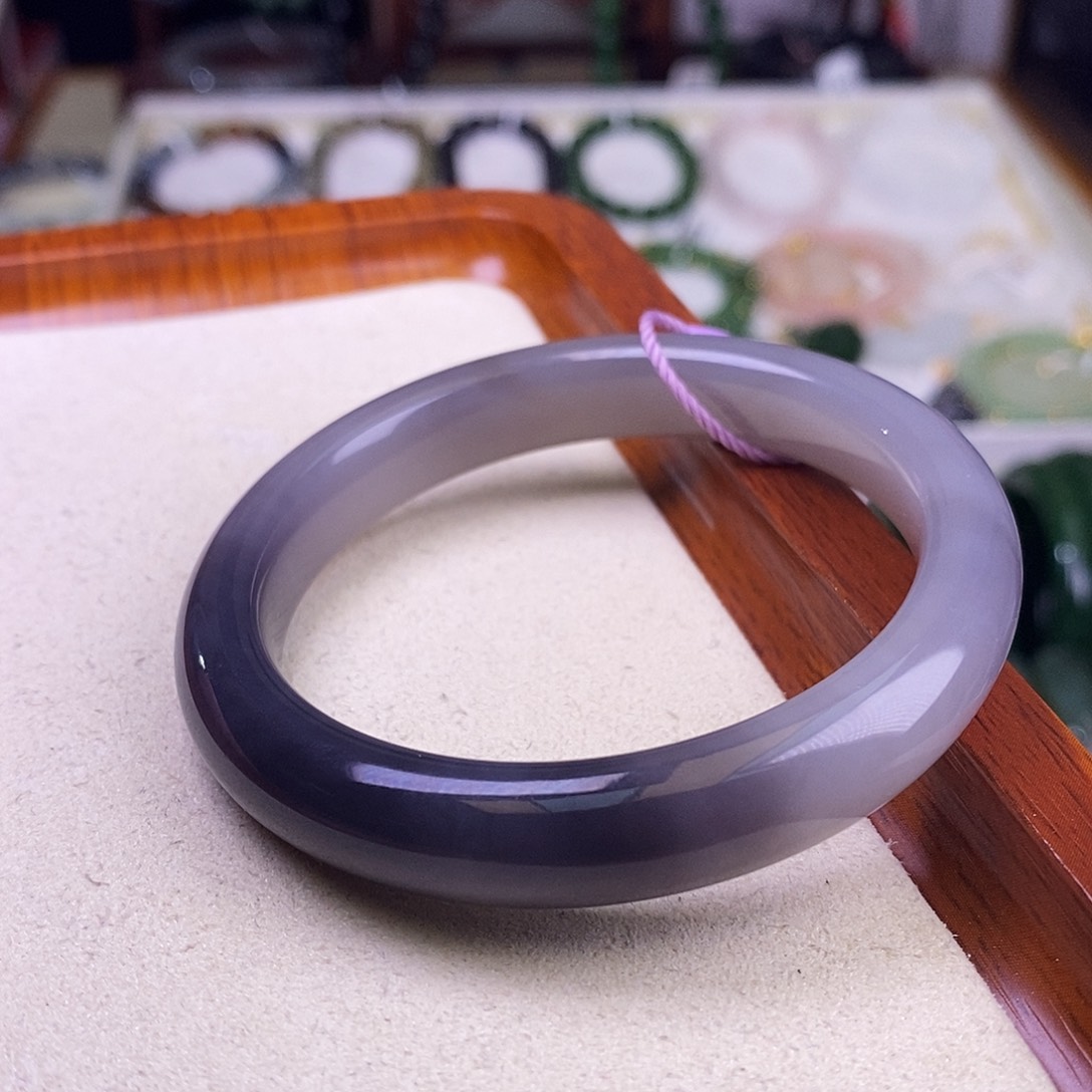 颈饰未镶嵌和田玉54圈半山水烟紫手镯