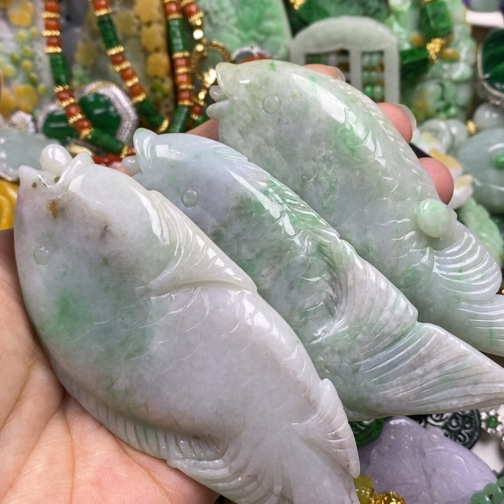 彩***姐翡翠未镶嵌吊坠(赠链)