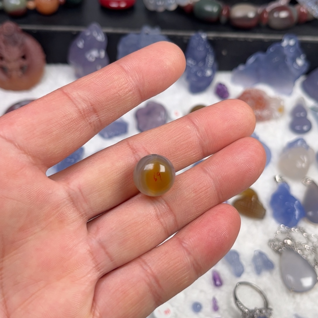 墨***)玛瑙/玉髓未镶嵌颈饰珠子