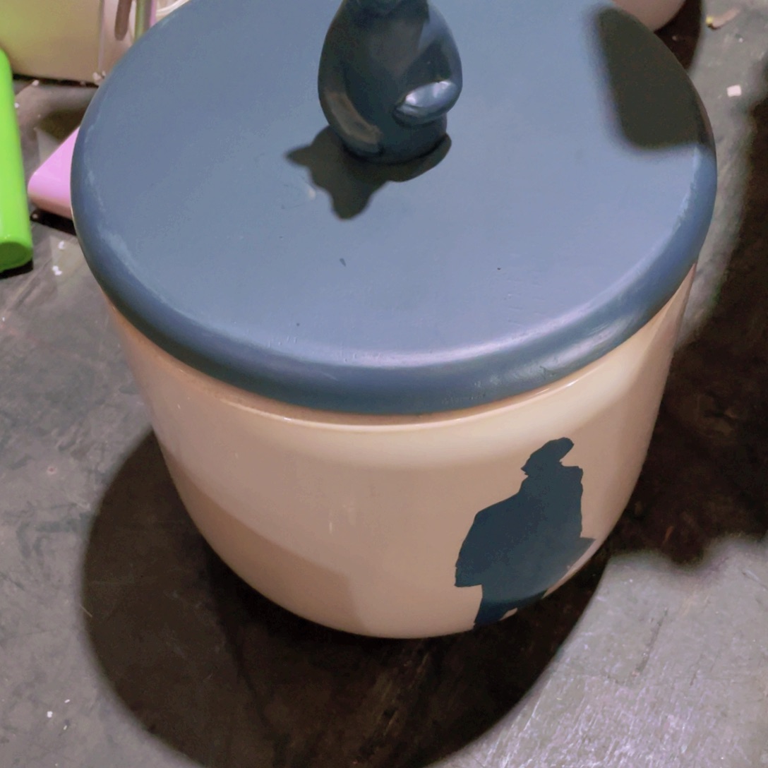 猴*雷陶瓷花瓶，部分微瑕