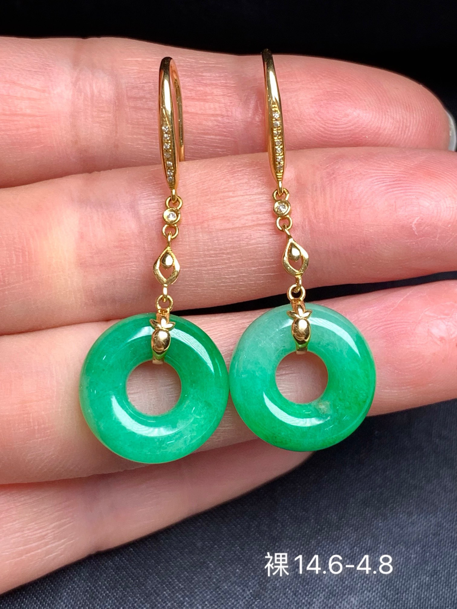 满绿甜甜圈翡翠耳坠 颜色阳 品质不错 镶嵌精致