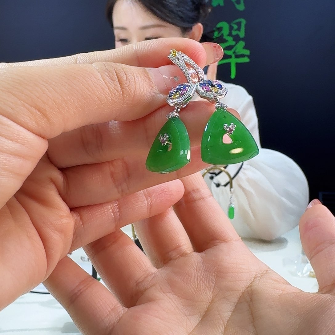 翡翠耳饰18K金镶嵌18k镶嵌有一只有纹