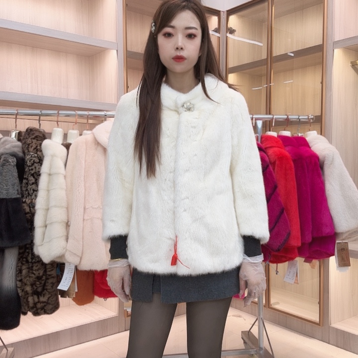 米白圆领款貂皮c0208