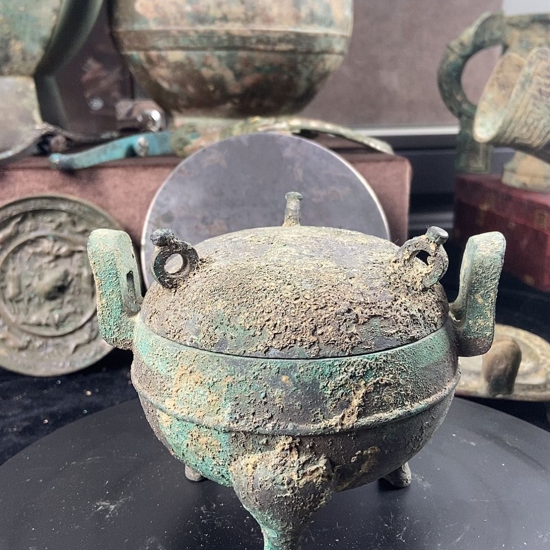 青铜铸造小鼎一个