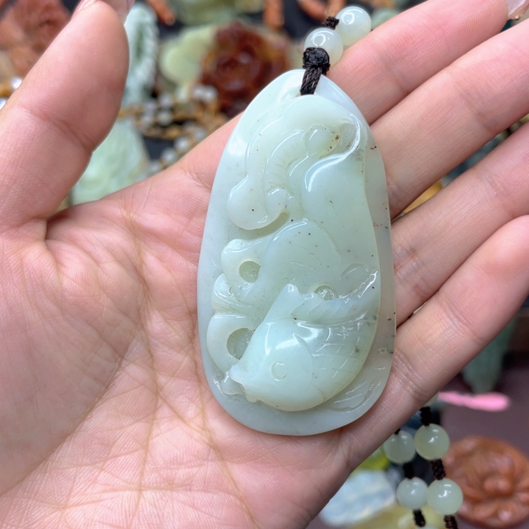 蛇纹石玉颈饰未镶嵌