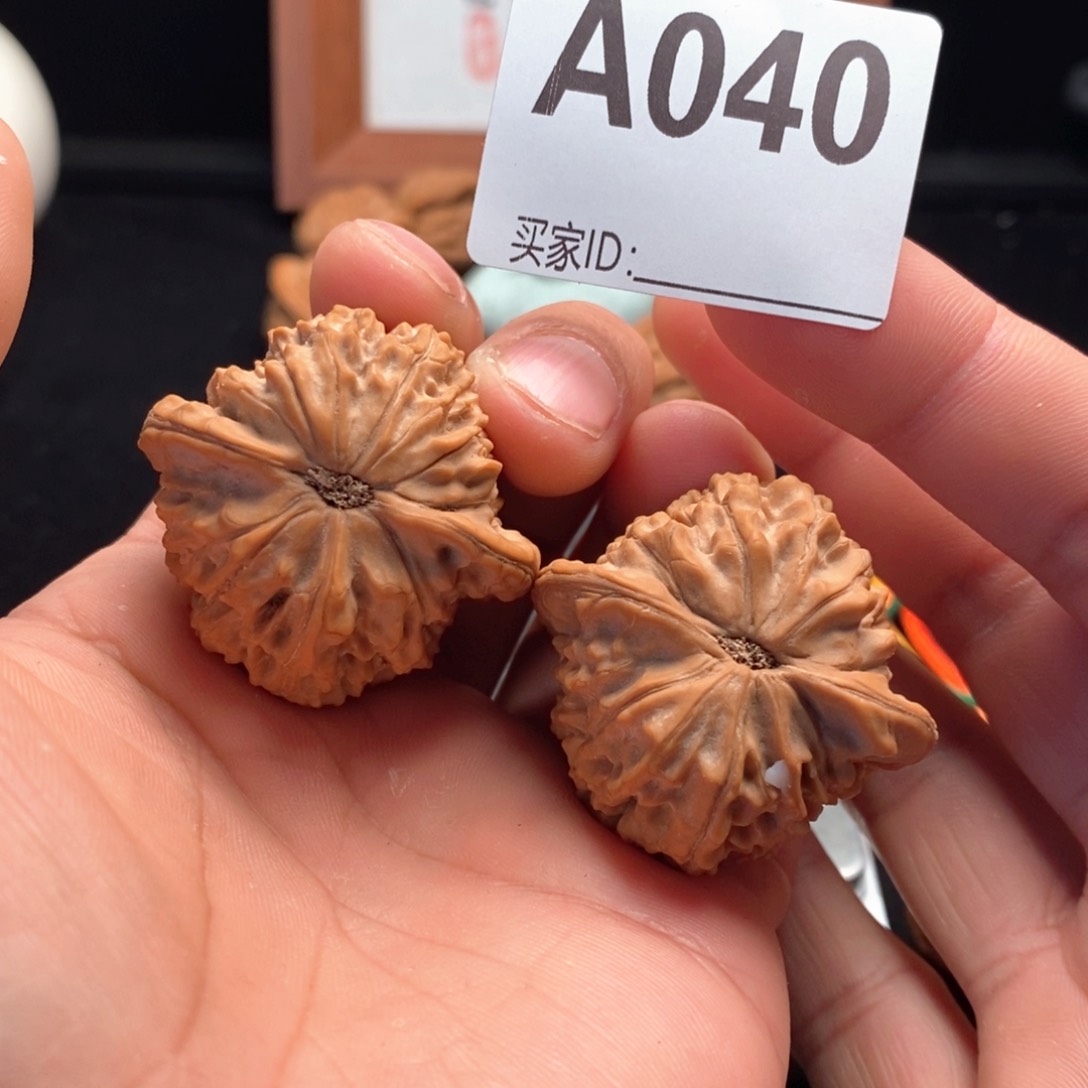 文玩核桃吊坠马老四40