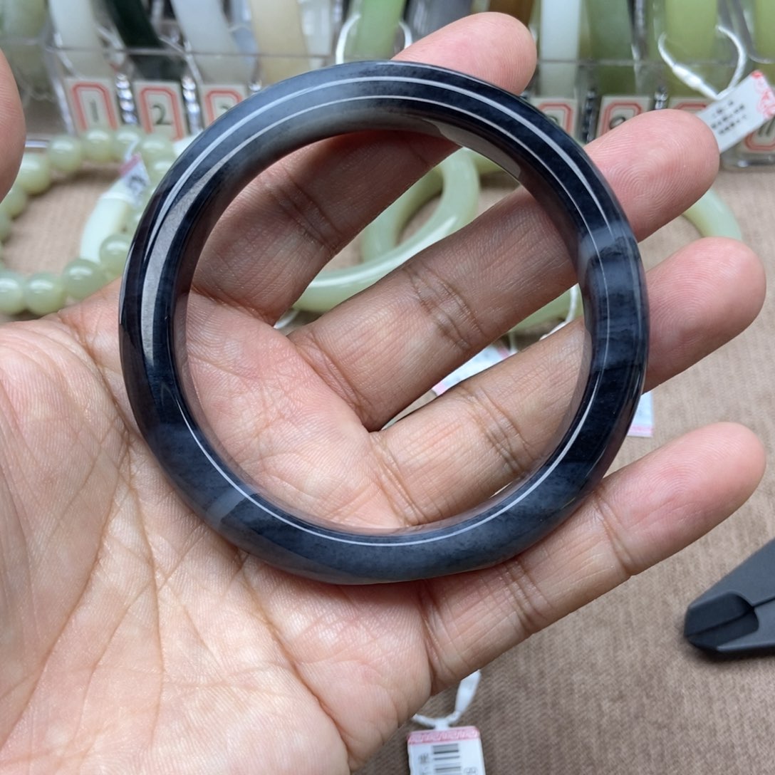 和田玉手镯未镶嵌荷****）