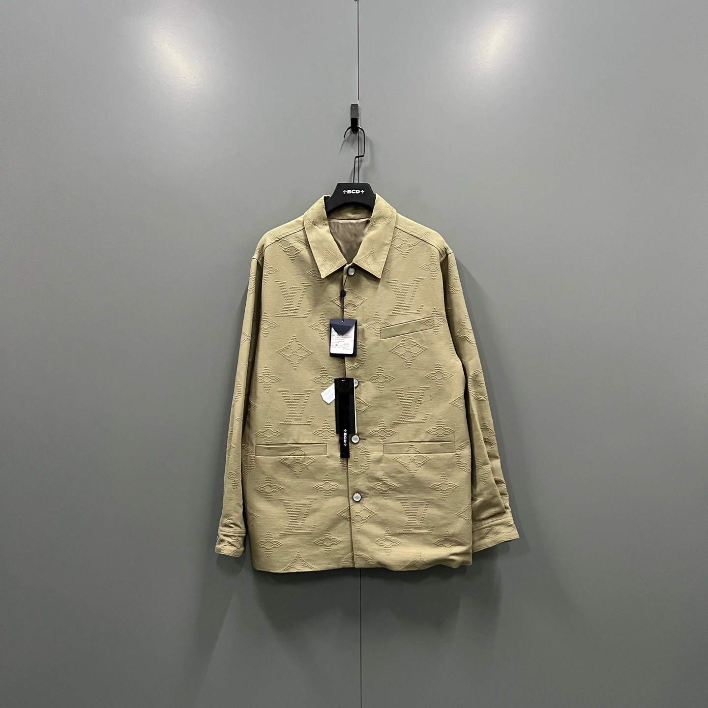 未使用 LouisVuitton/路易威登 (ll) 卡其色满印外套 52码020716
