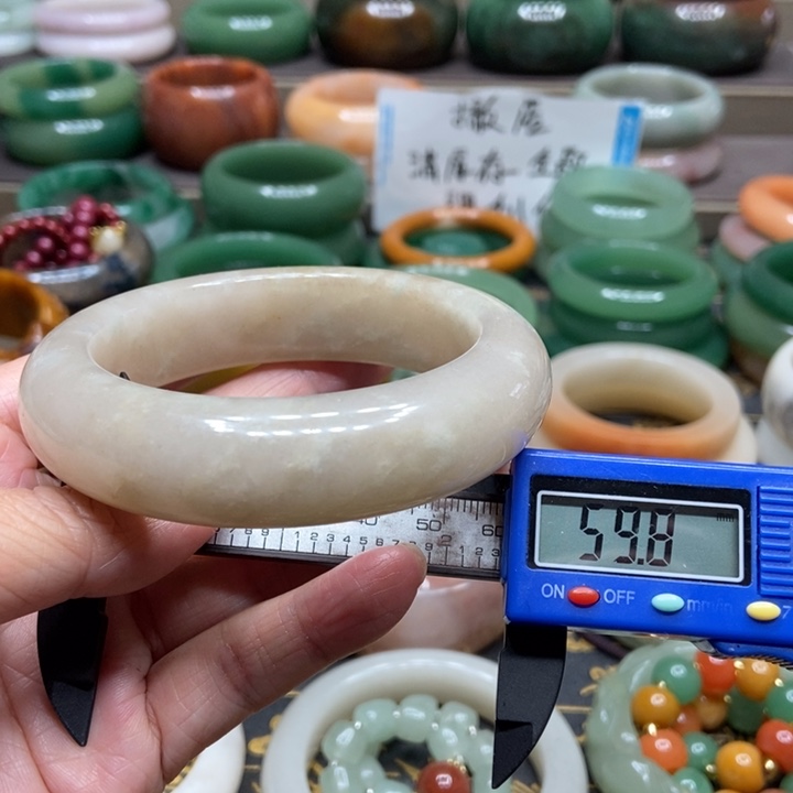 石英质玉手镯未镶嵌