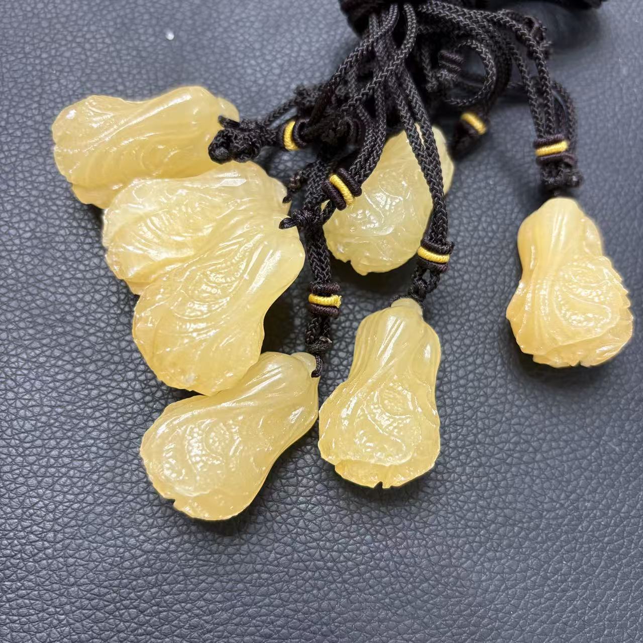 天然缅黄黄龙玉白菜吊坠多样性发一v1727